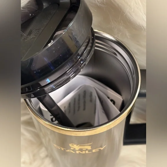 Stanley 30 oz Stainless Steel H2.0 Flowstate Quencher Tumbler Elphaba For Good - Picture 8 of 12